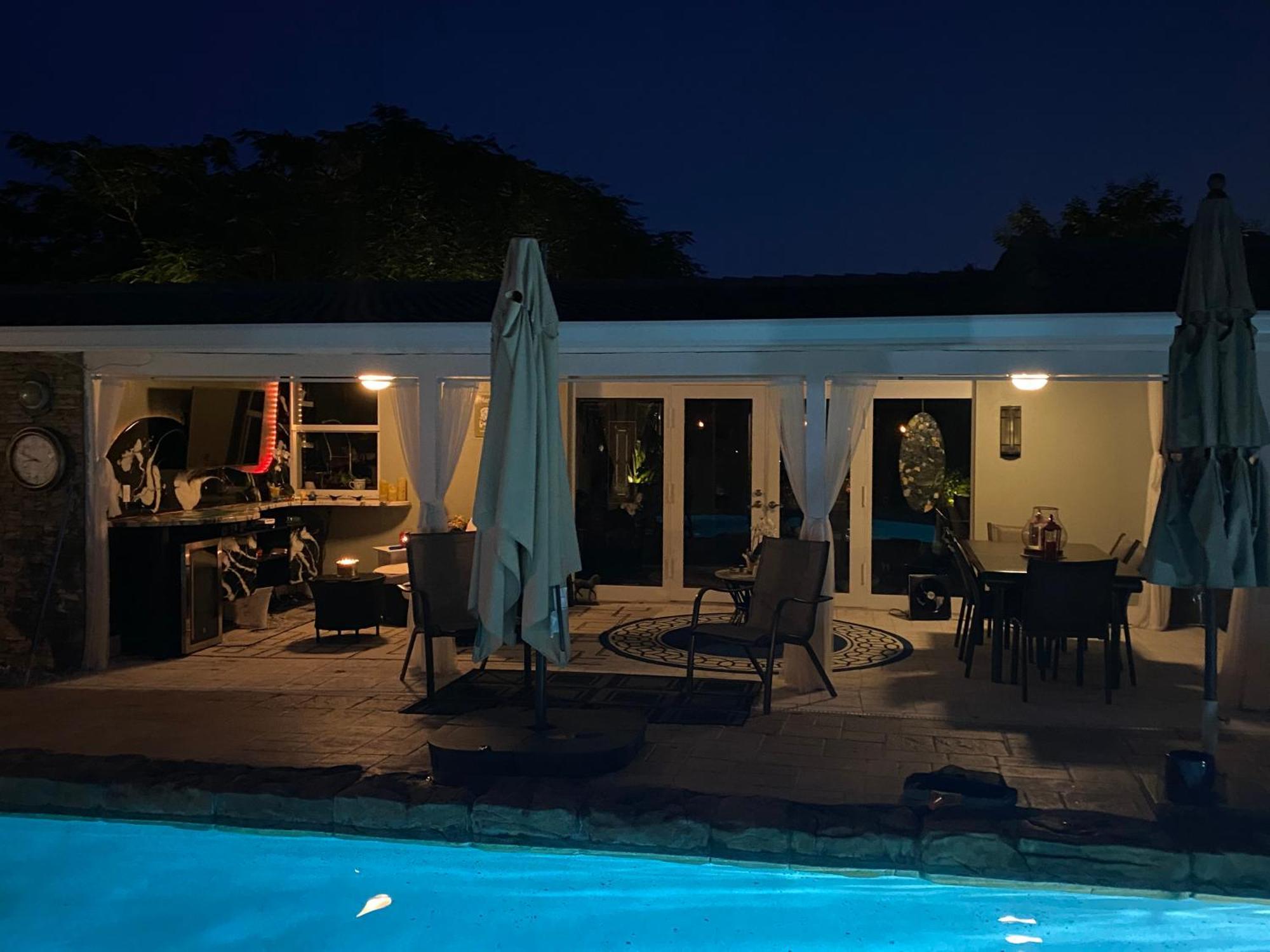 Wilton Manors A Mens Oasis Bed & Breakfast Exterior photo