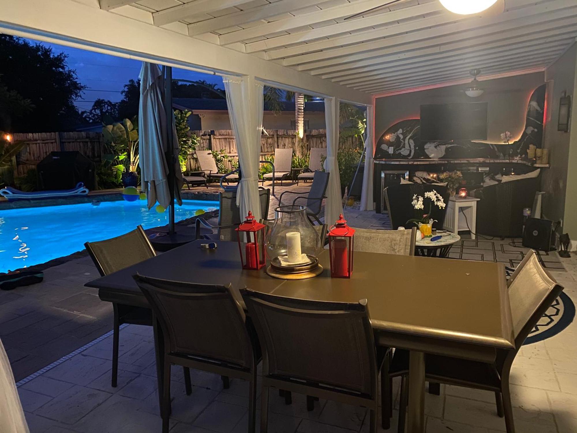 Wilton Manors A Mens Oasis Bed & Breakfast Exterior photo