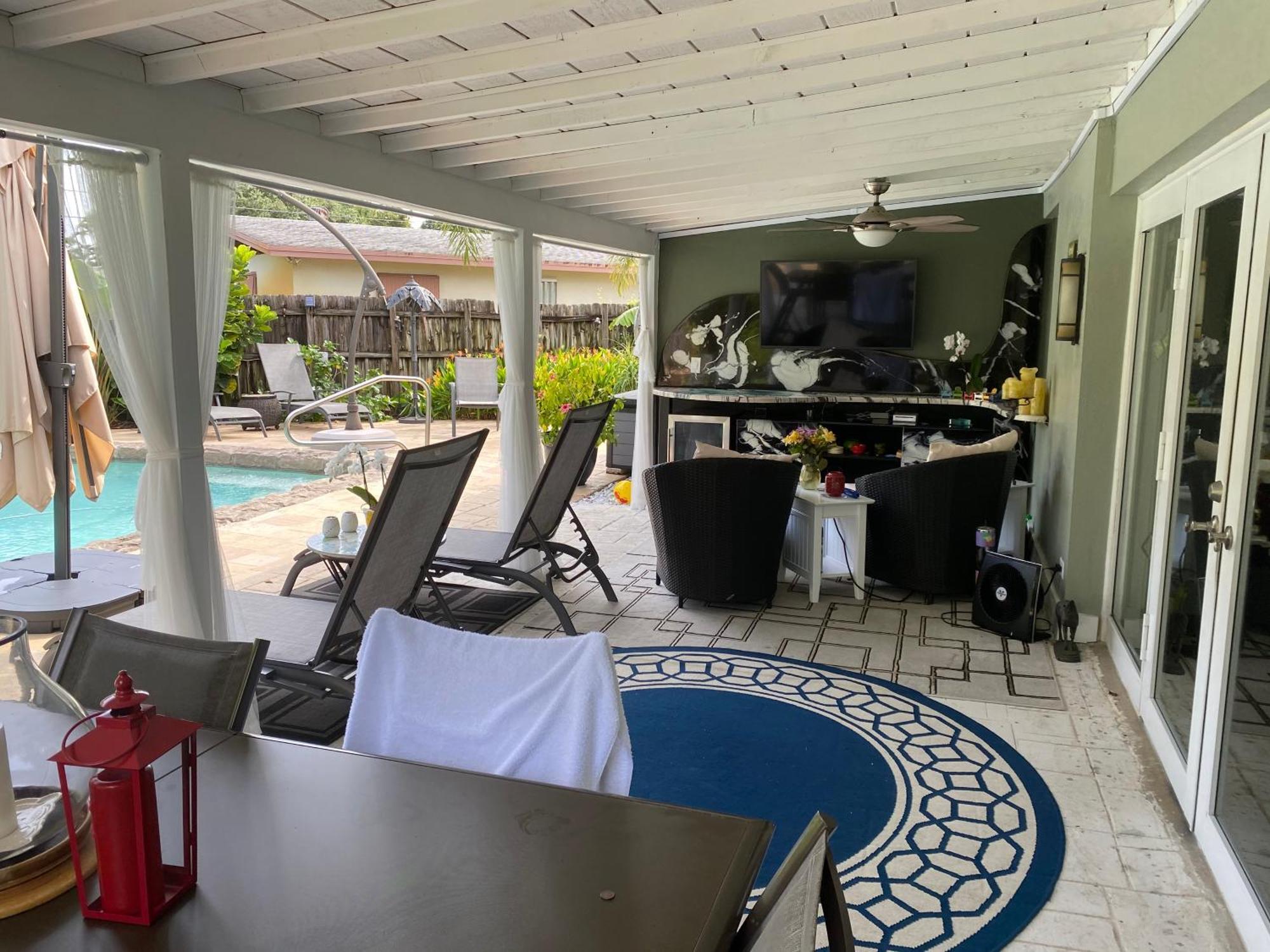 Wilton Manors A Mens Oasis Bed & Breakfast Exterior photo