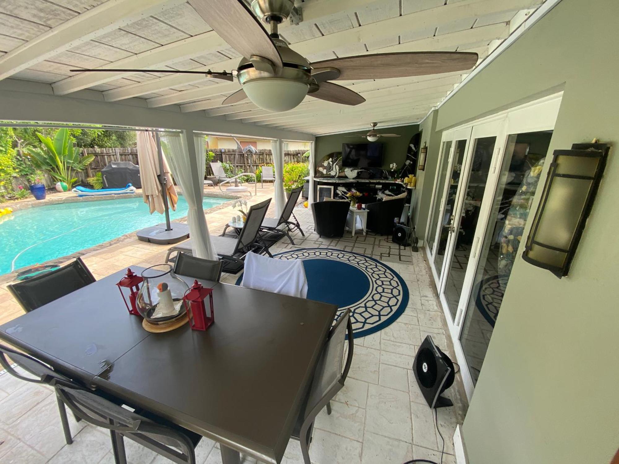 Wilton Manors A Mens Oasis Bed & Breakfast Exterior photo