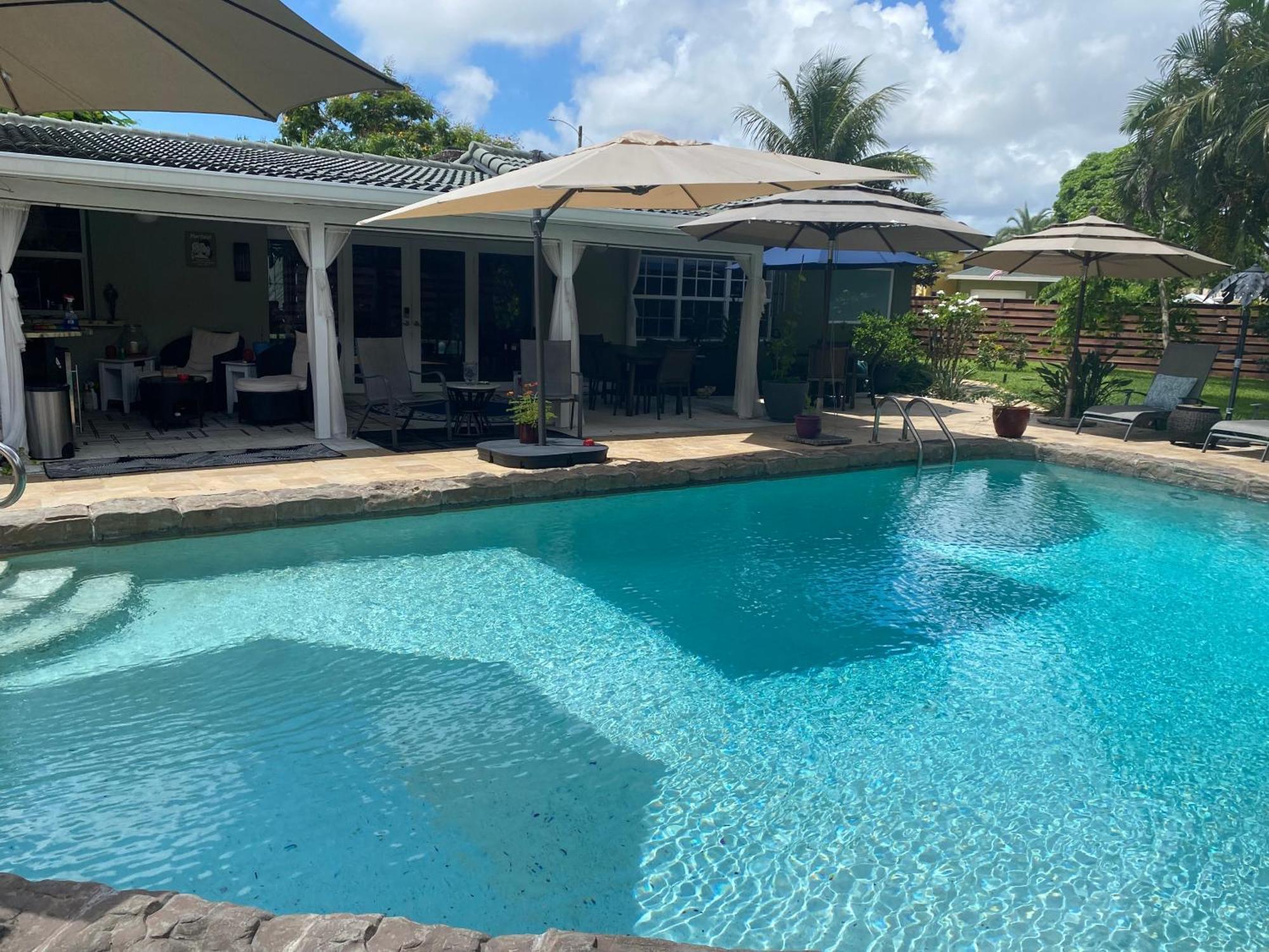 Wilton Manors A Mens Oasis Bed & Breakfast Exterior photo